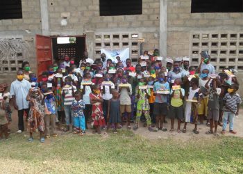 Wahala : Distribution de kits  scolaires